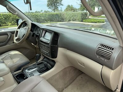Interior 6